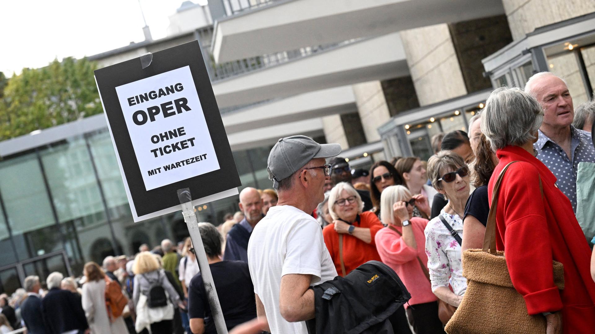 Eröffnungsfest für Bürger zur Rückkehr der Kölner Oper | dpa/Roberto Pfeil