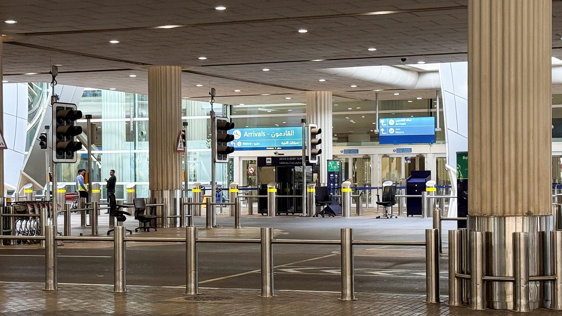 Ein Leerer Eingangsbereich vom Flughafen Dubai. | REUTERS