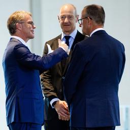 Christian Sewing (links), Roland Busch (Mitte) und Friedrich Merz (rechts)