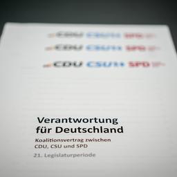 Der Koalitionsvertrag von CDU, CSU und SPD mit der Überschrift "Verantwortung für Deutschland" ist auf dem Foto zu sehen