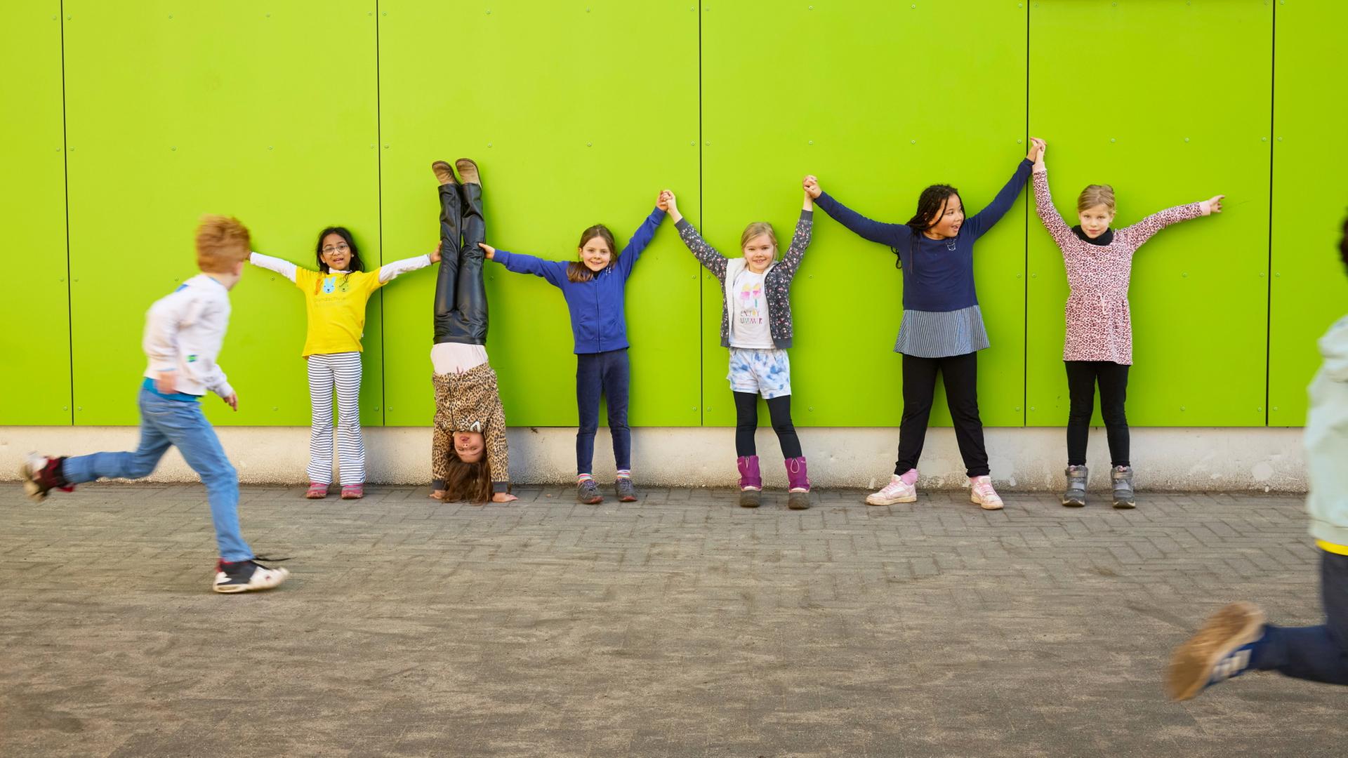 Kinder spielen miteinander. | ARD-aktuell / Manuela Korinth