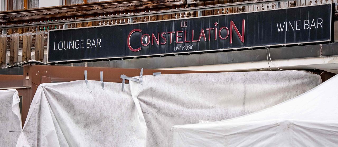 Die Bar Le Constellation im Schweizer Crans-Montana nach dem Brand