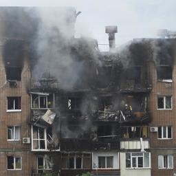 Ein Wohnhaus im ukrainischen Charkiw ist nach einem russischen Luftangriff zerstört.