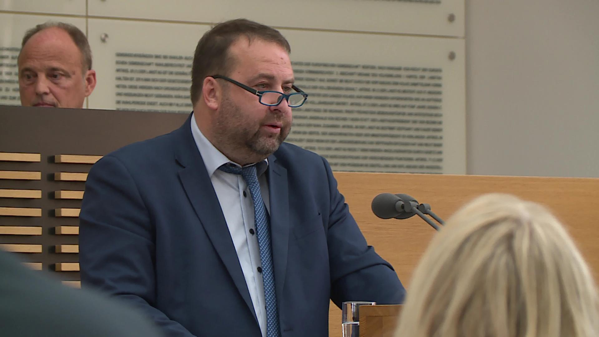 Saar-Gesundheitsminister Jung wirbt für Krankenhausplan – CDU fordert mehr Transparenz