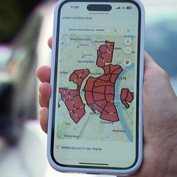 Die Karte mit den Parkzonen in Köln auf dem Smartphone