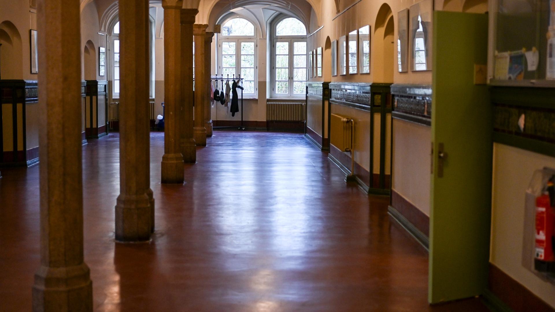Schulflur | picture alliance/dpa/Jens Kalaene