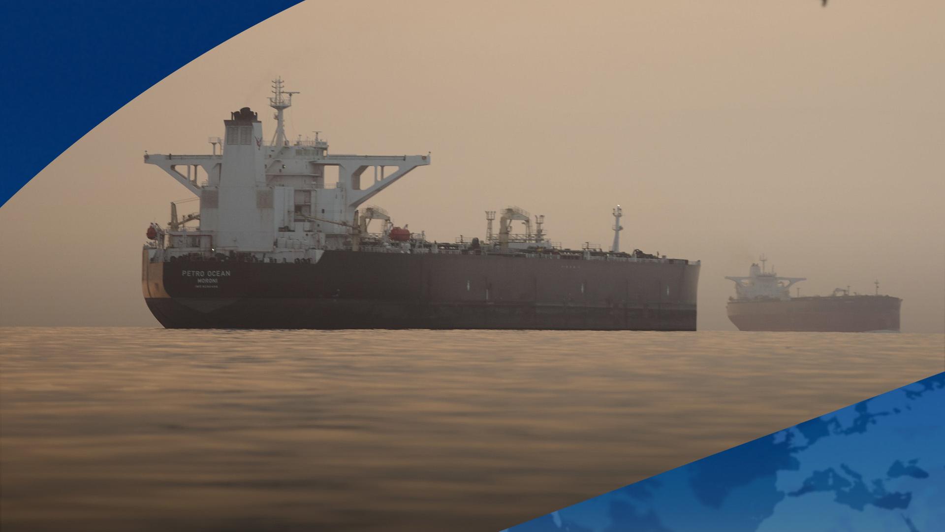 Tanker ankern in der StraÃe von Hormuz vor der KÃ¼ste der Insel Qeschm. | dpa