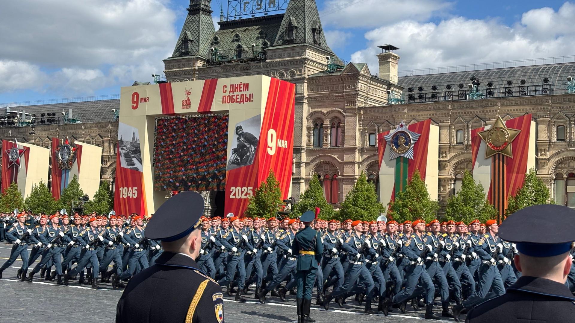 Putin feiert Siegesparade in Moskau im Schutz von Waffenruhe
