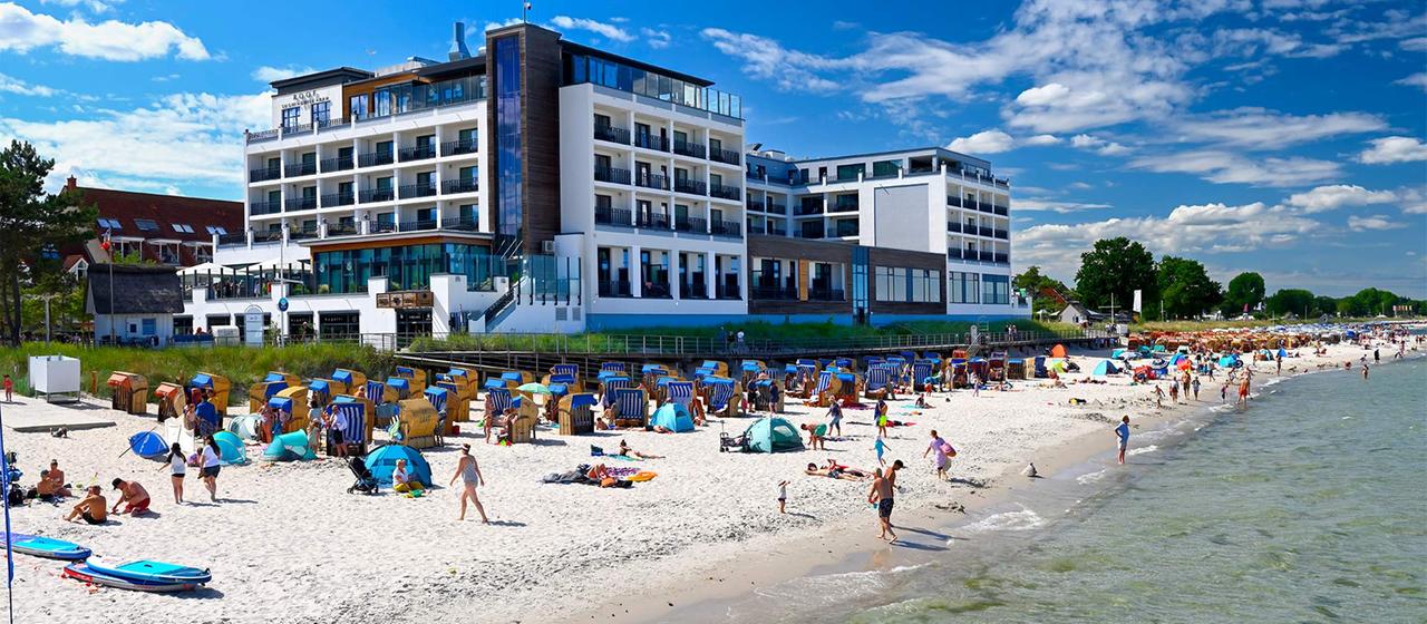 Hotel, Strand und Ostsee in Scharbeutz.