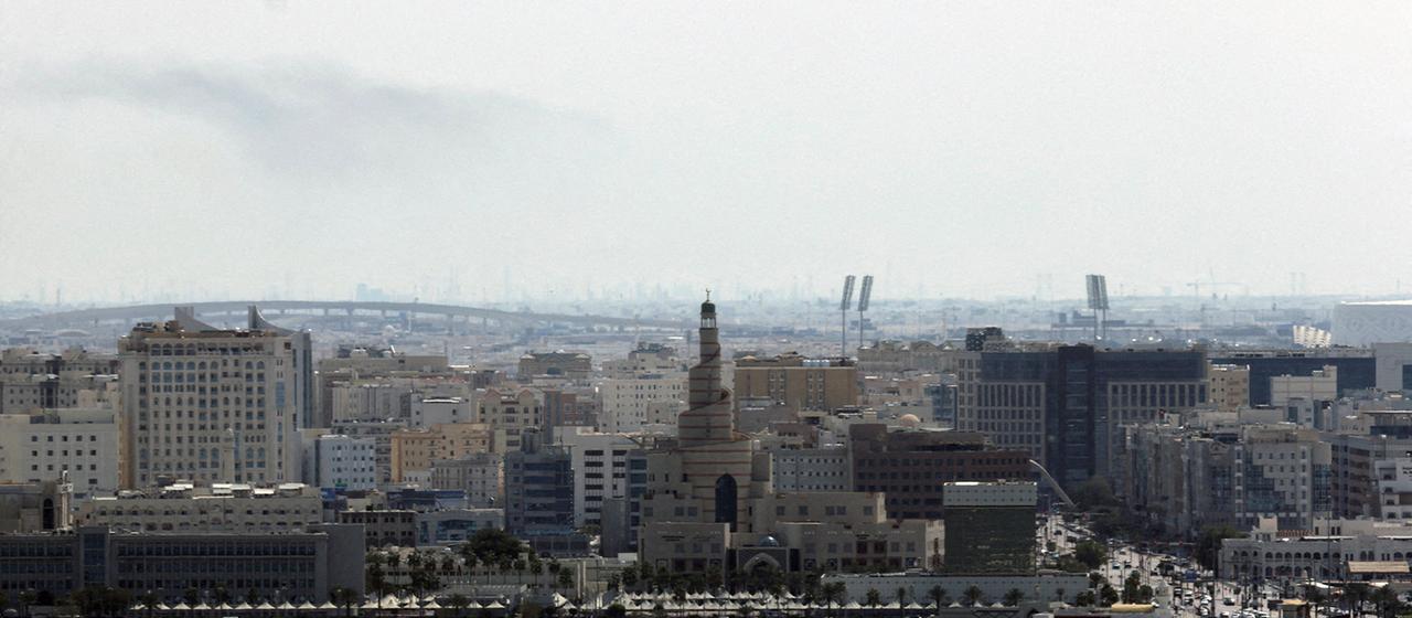 Rauch am Himmel nach Explosionen in Doha, Katar
