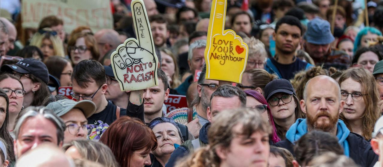 Demonstranten gehen in Belfast gegen Rassismus auf die Straße 