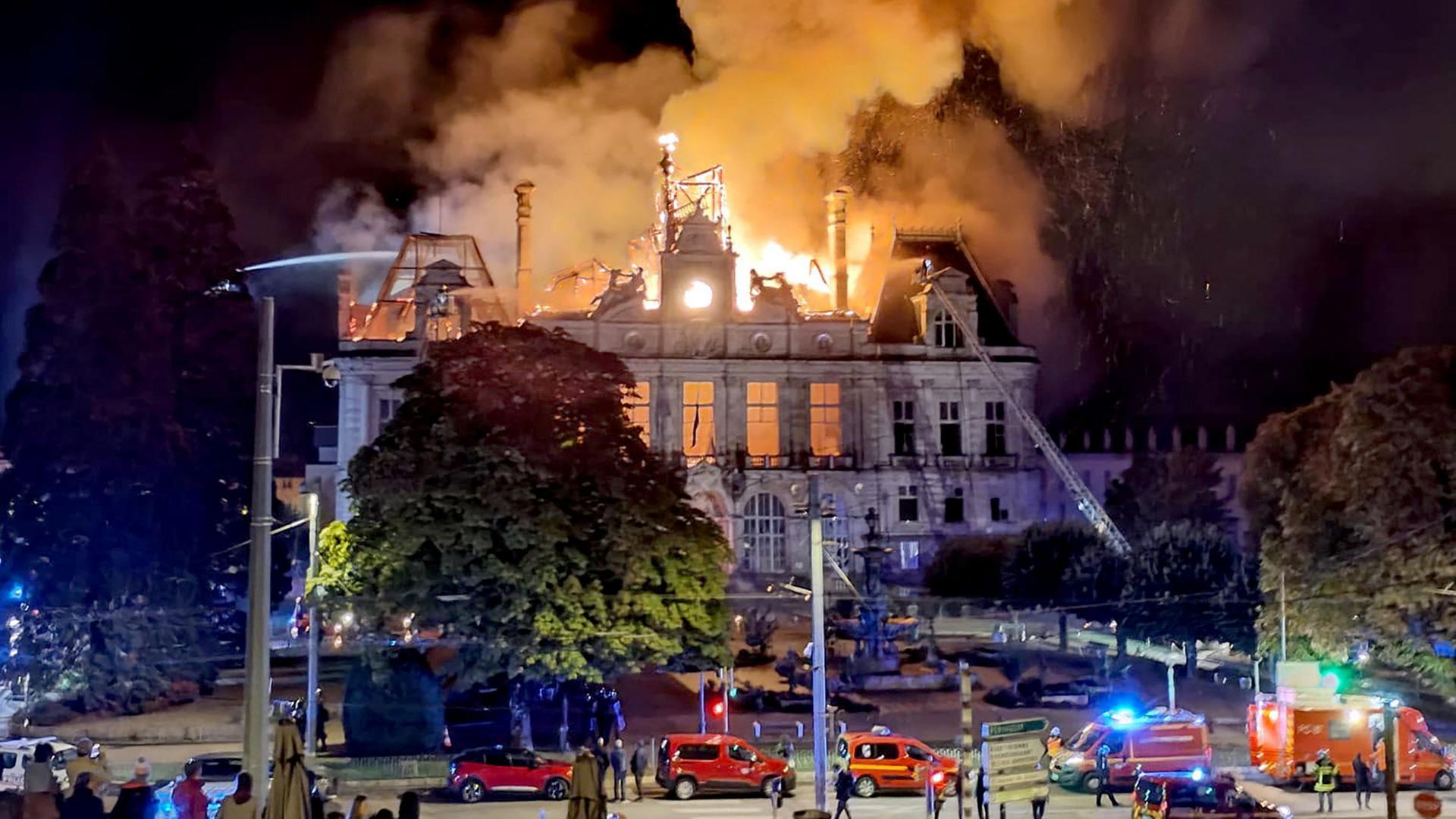 Brennendes Rathaus in Limoges (Frankreich) | AFP