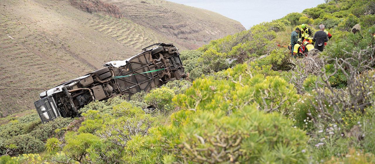 Rescue units are on duty after a serious bus accident on the GM-2 highway in San Sebastián de La Gomera.