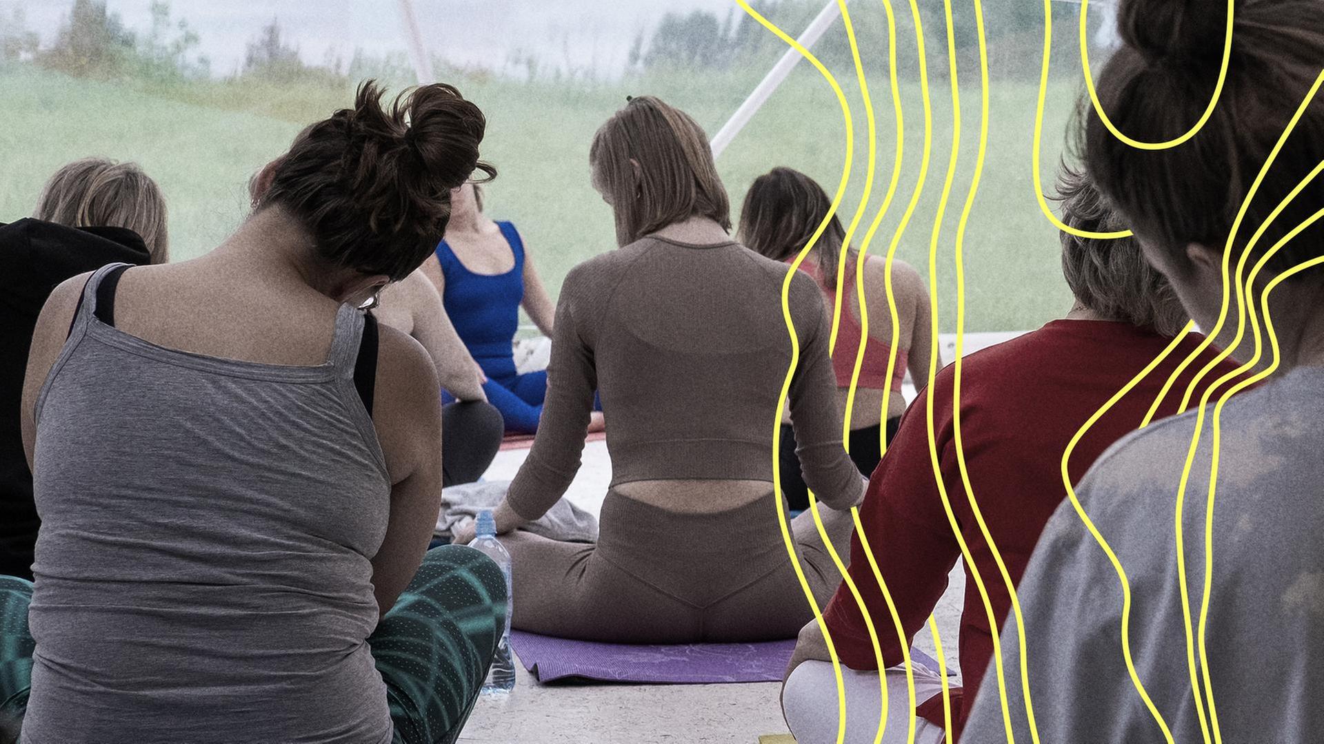 Symbolbild: Eine Gruppe von jungen Menschen macht eine Meditations-Übung. | IMAGO / Pond5 Images