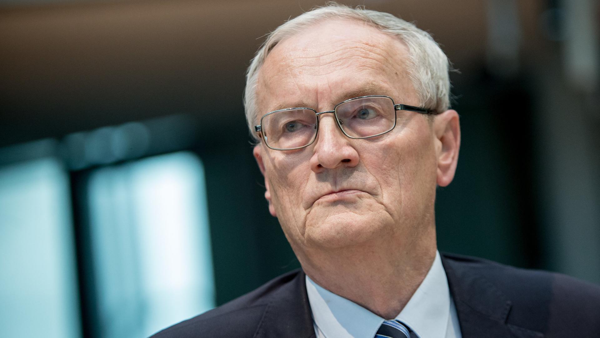 Portraitaufnahme von August Hanning, der ehemalige Präsident des Bundesnachrichtendienstes (BND). | dpa/Michael Kappeler