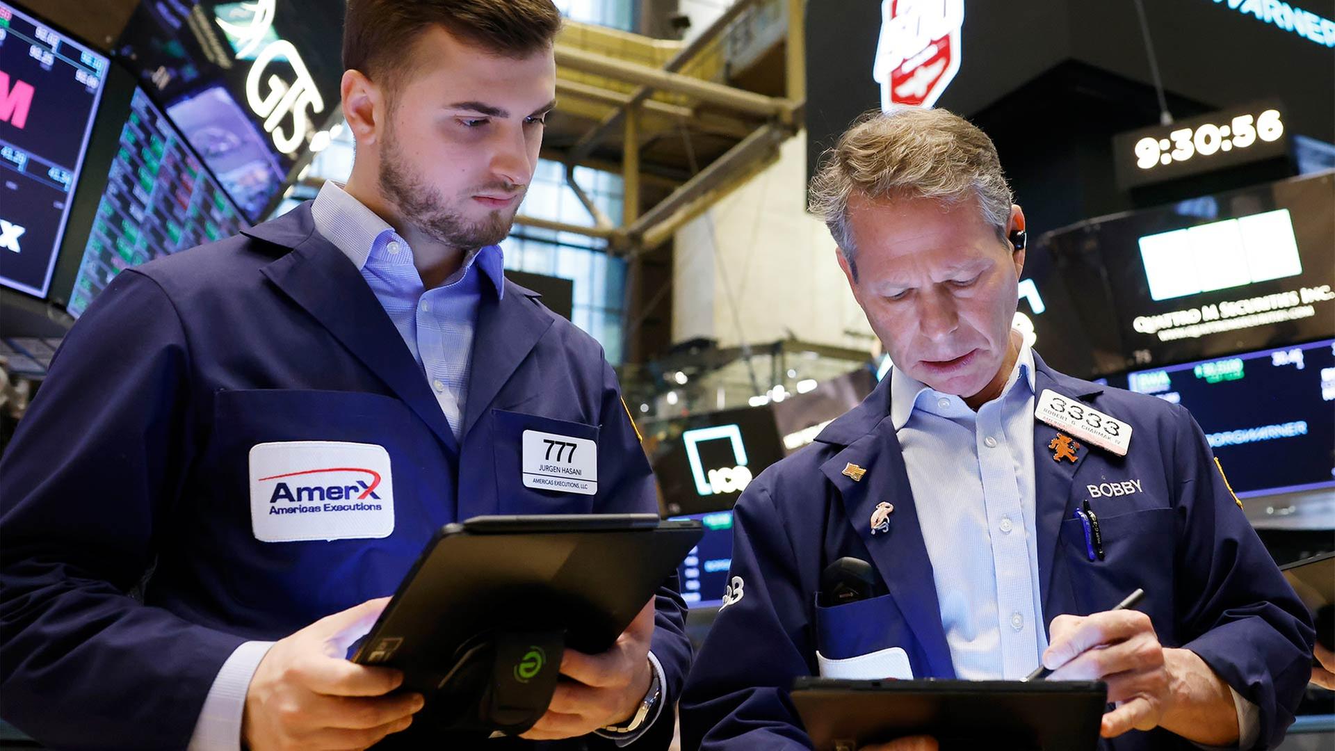 Händler an der New York Stock Exchange. | picture alliance / newscom