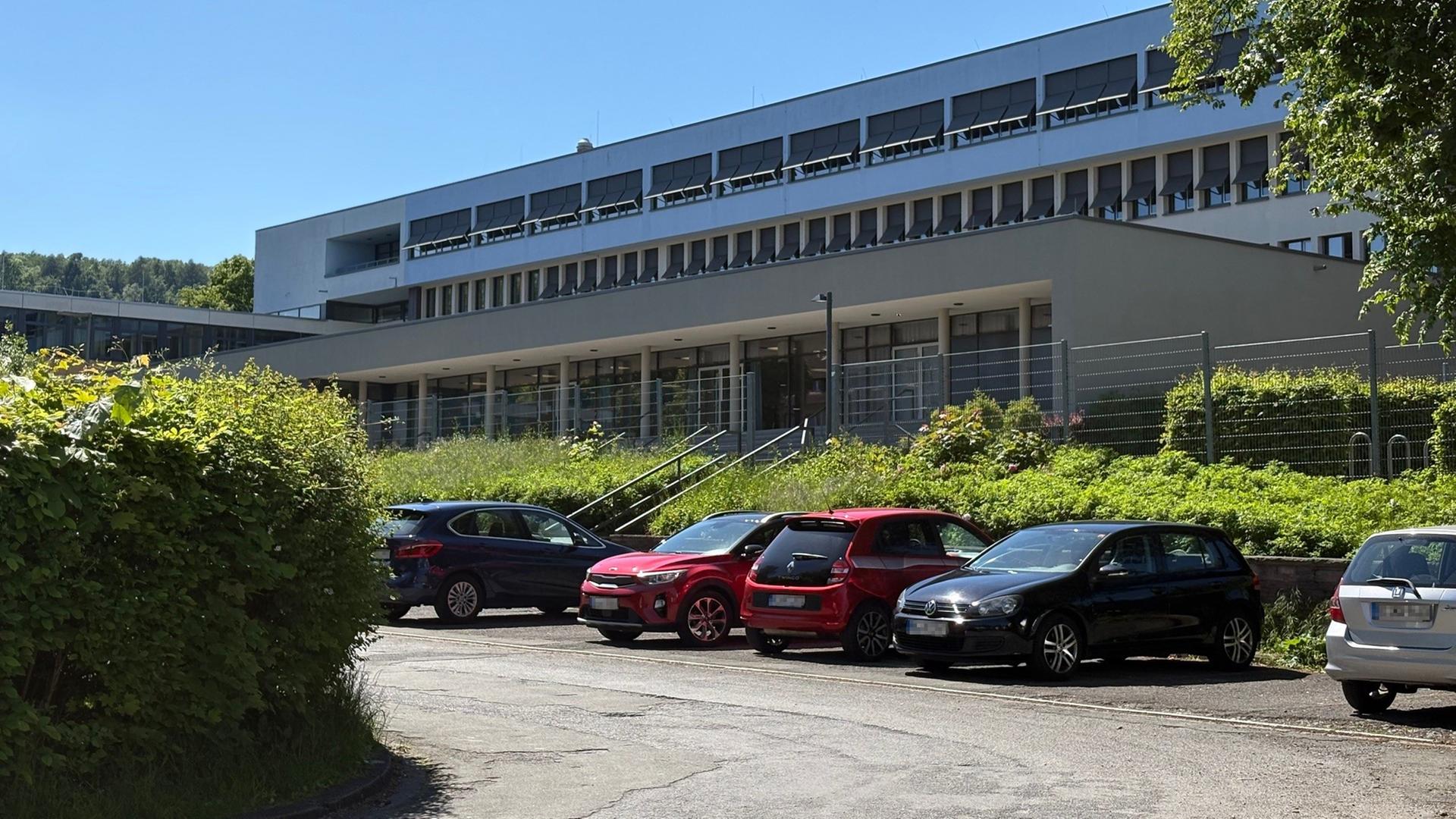 Mit Schreckschusspistole: Schüler an Bielefelder Schule verletzt