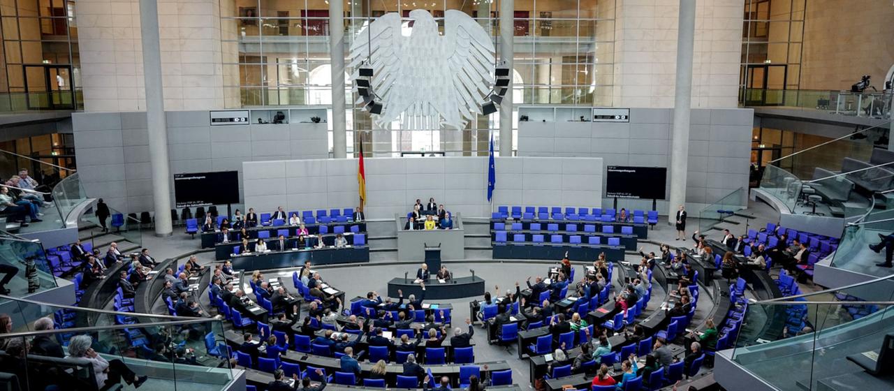 Blick ins Plenum des Bundestags in Berlin.