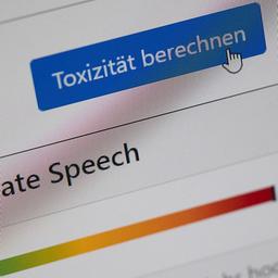 Bei einer bundesweiten Razzia gegen Antisemitismus im Internet haben Ermittler auch zwei Wohnungen in Rheinland-Pfalz durchsucht.