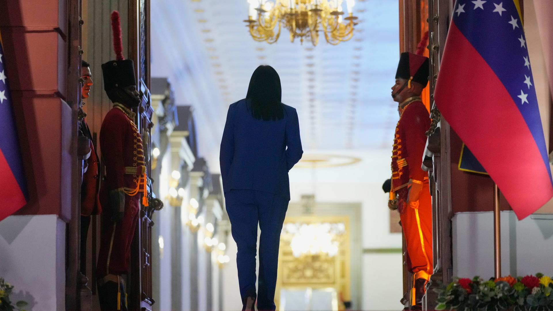 Delcy Rodríguez auf dem zum Miraflores-Palast in Caracas. | Ariana Cubillos/AP/dpa