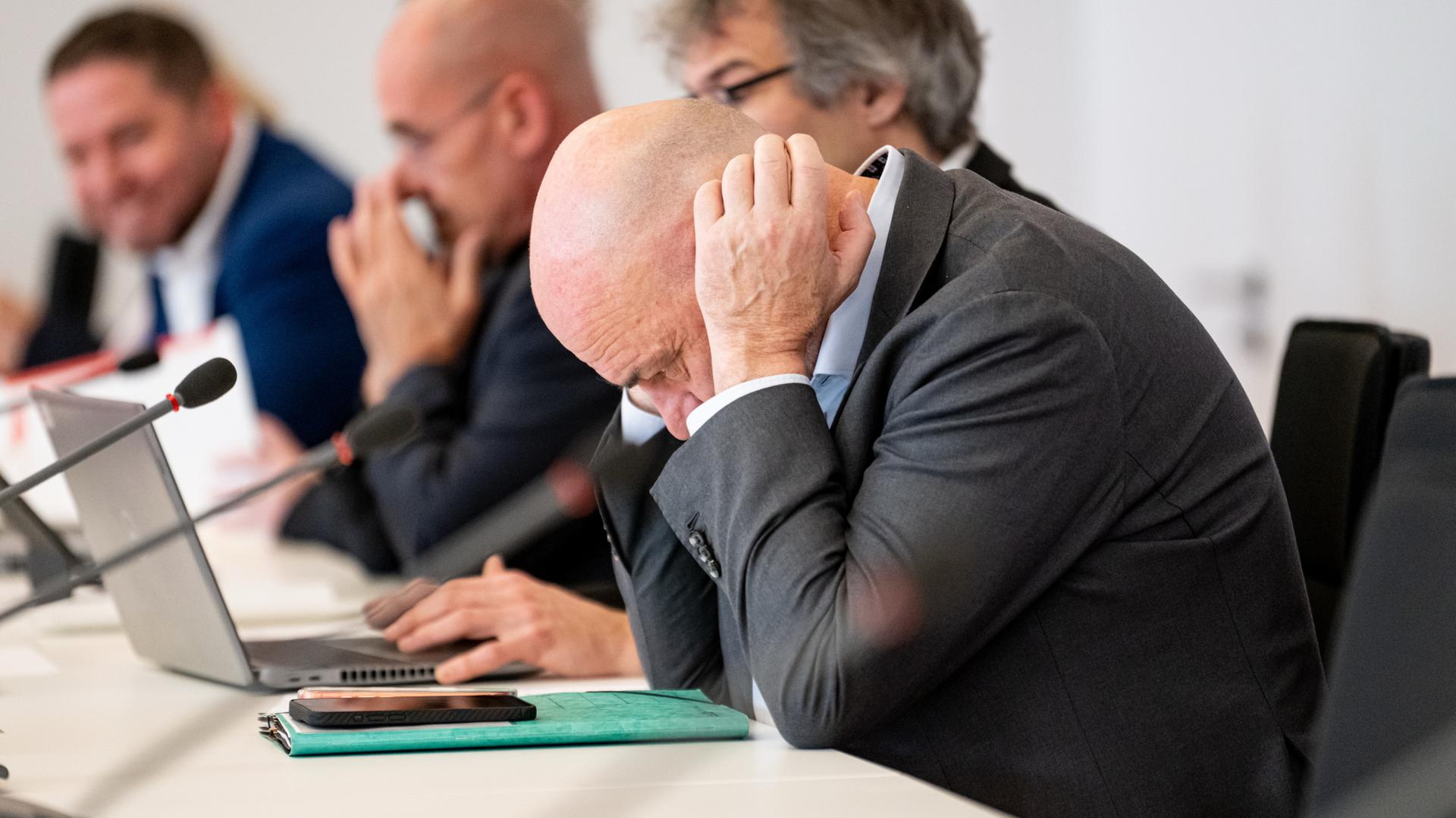 Robert Crumbach im Hauptausschuss des Brandenburger Landtags | Fabian Sommer/dpa