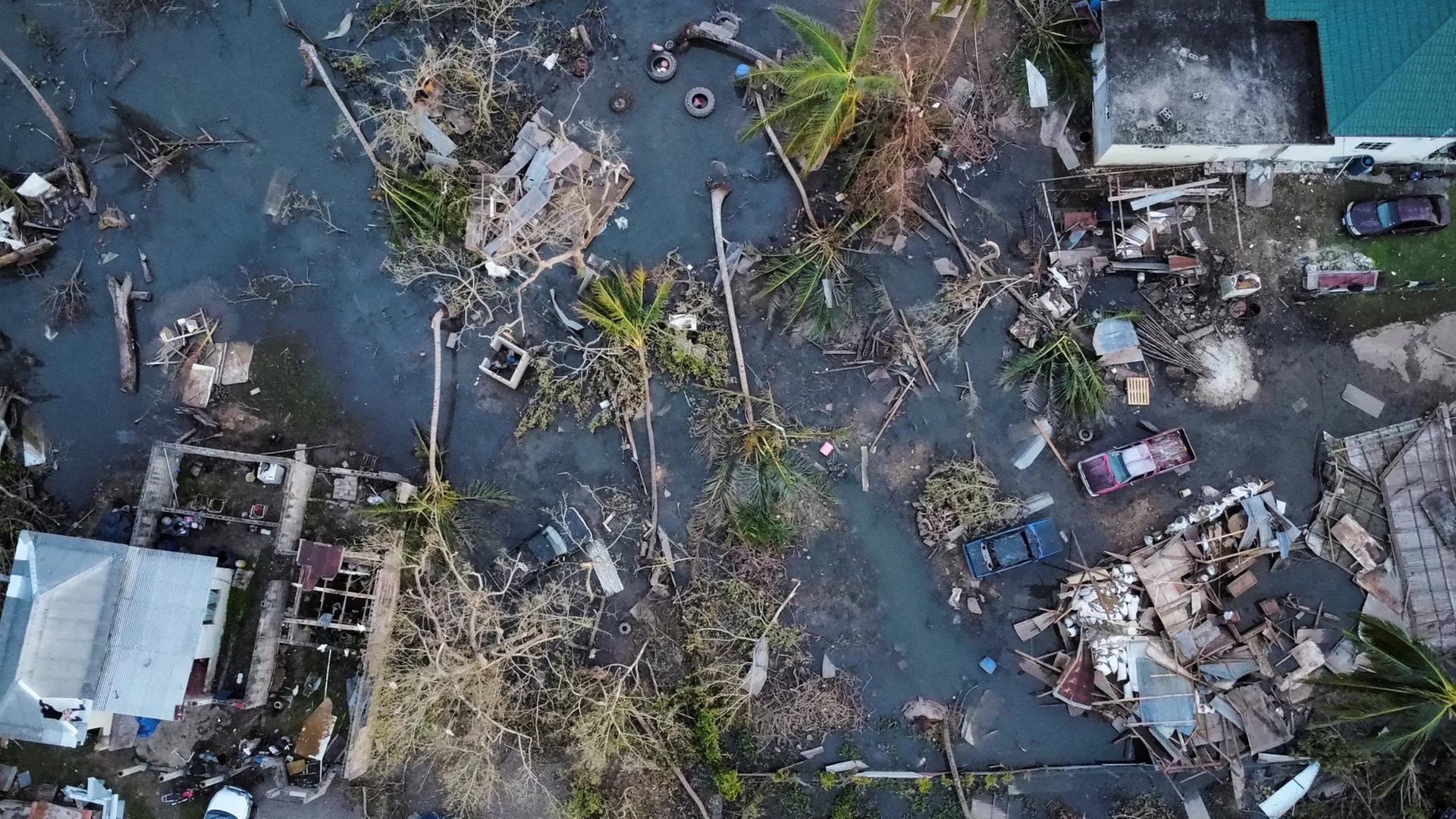 Drohnenansicht von zerstörten Gebäuden in Jamaika. | REUTERS