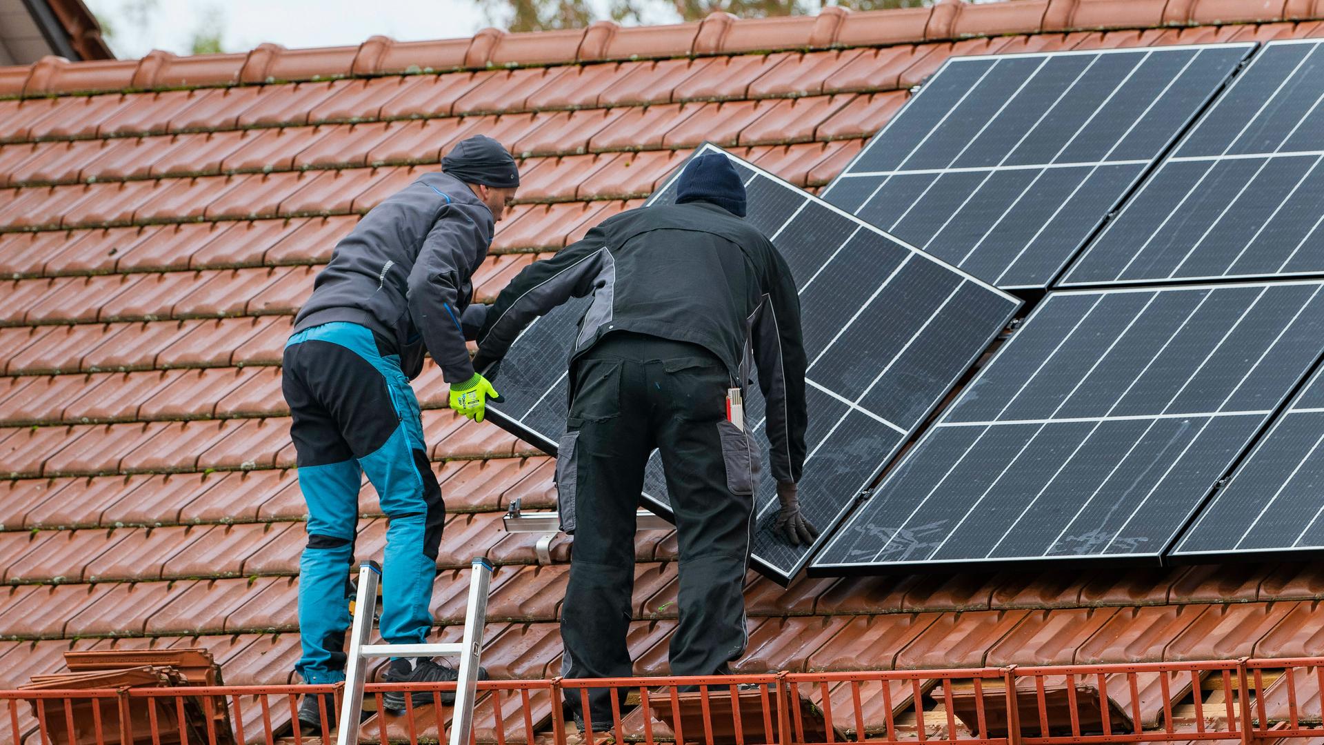 Streit um Erneuerbare: Bremst Reiche die Energiewende in NRW?