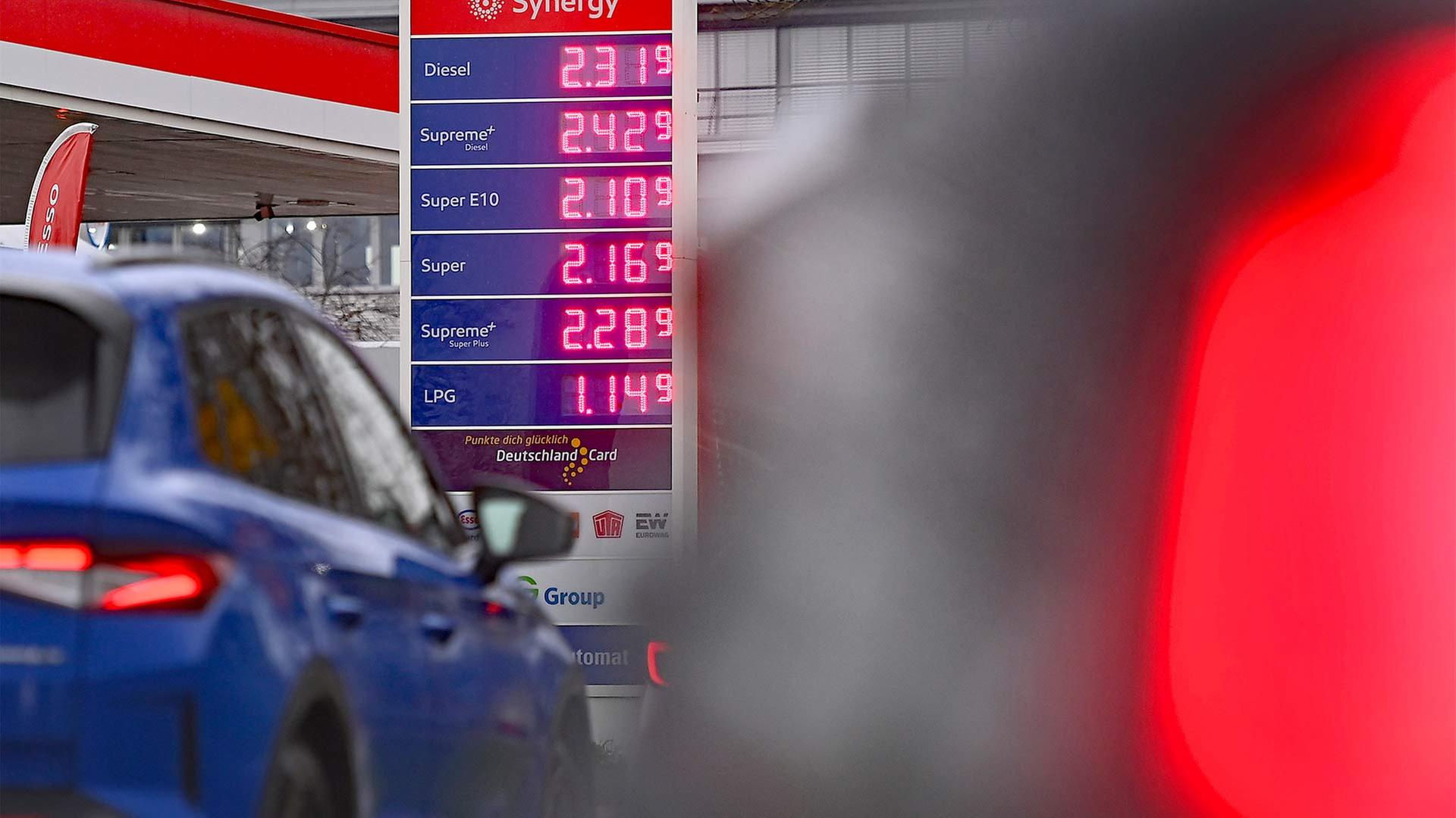 Preistafel an einer Tankstelle. | picture alliance / SvenSimon