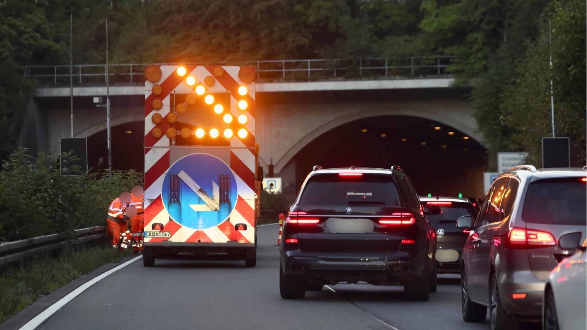 Wuppertaler Feuerwehr übt im Burgholztunnel | Tim Oelbermann