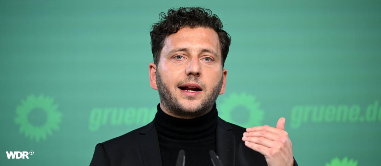 Felix Banaszak, Bundesvorsitzender von Bündnis 90/Die Grünen, äußert sich bei einer Pressekonferenz