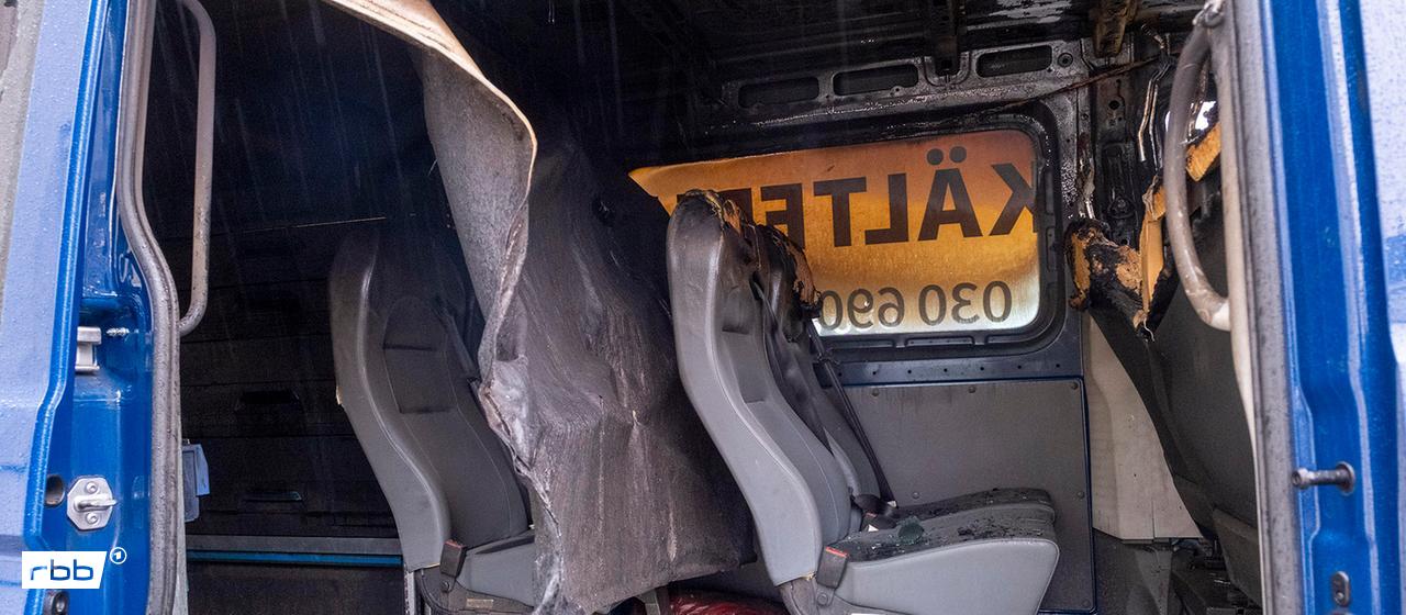 Archivbild: Ausgebrannter Kaeltebus auf dem Parkplatz der Berliner Stadtmission. (Quelle: picture alliance/epd-bild/Rolf Zöllner)