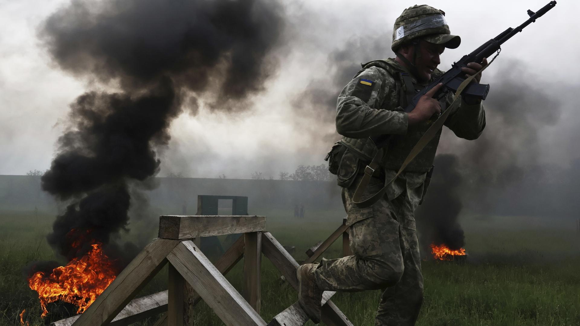 Drei Tote bei russischem Angriff auf ukrainische Heeresschule