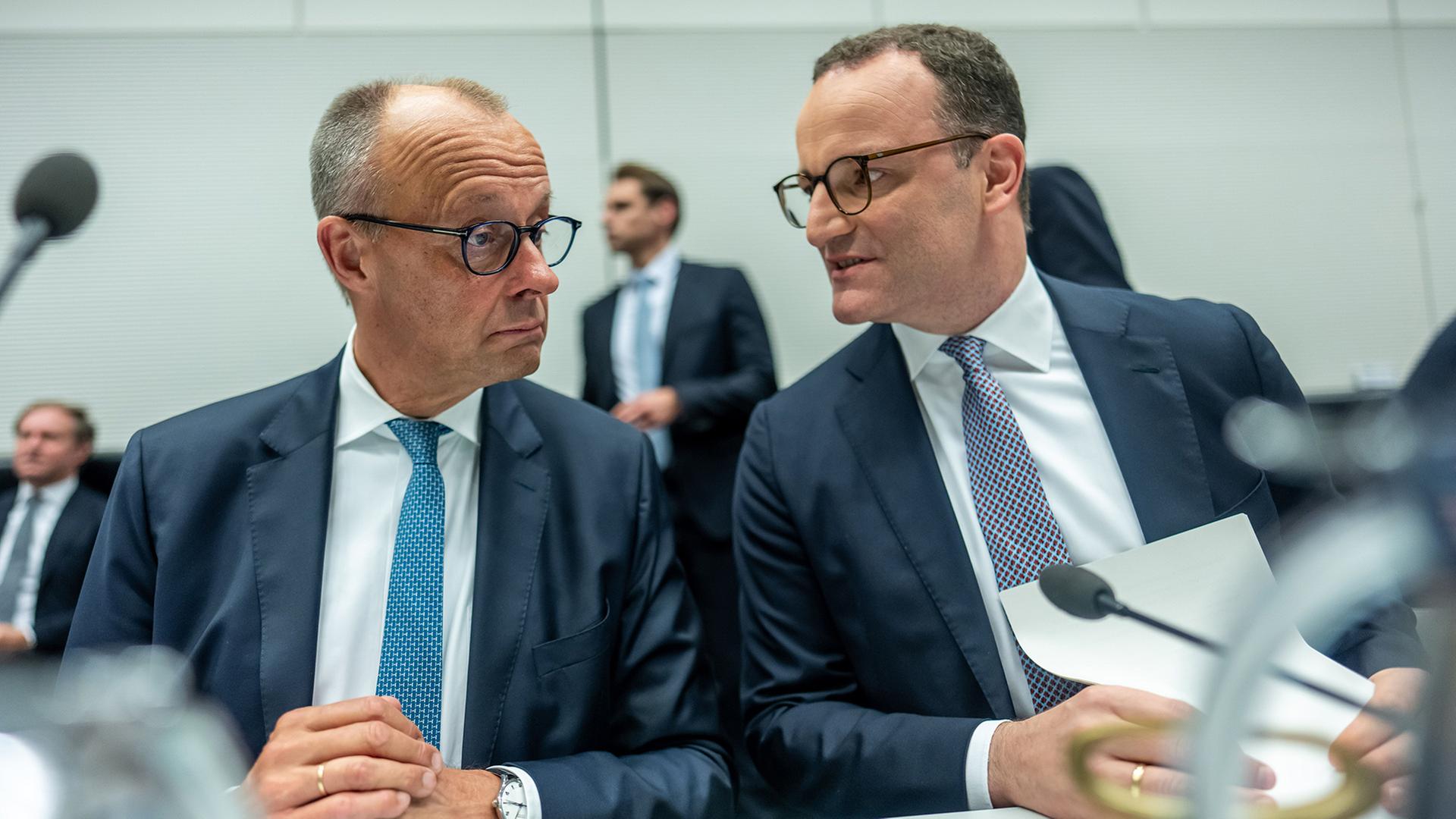 Spahn-Rücktritt: Merz erwägt Kabinettsumbau Spahn-Rücktritt: Merz erwägt Kabinettsumbau