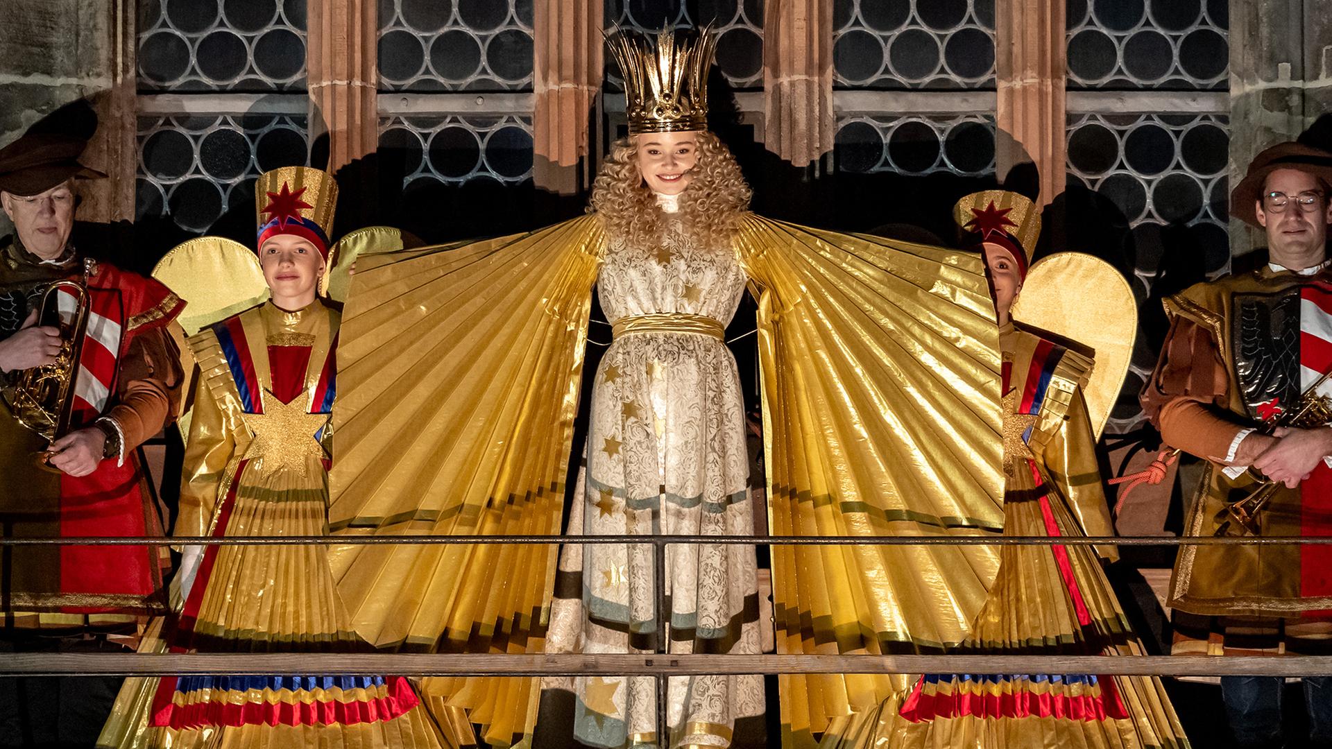 Das Christkind steht auf der Empore der Frauenkirche in NÃ¼rnberg. | dpa