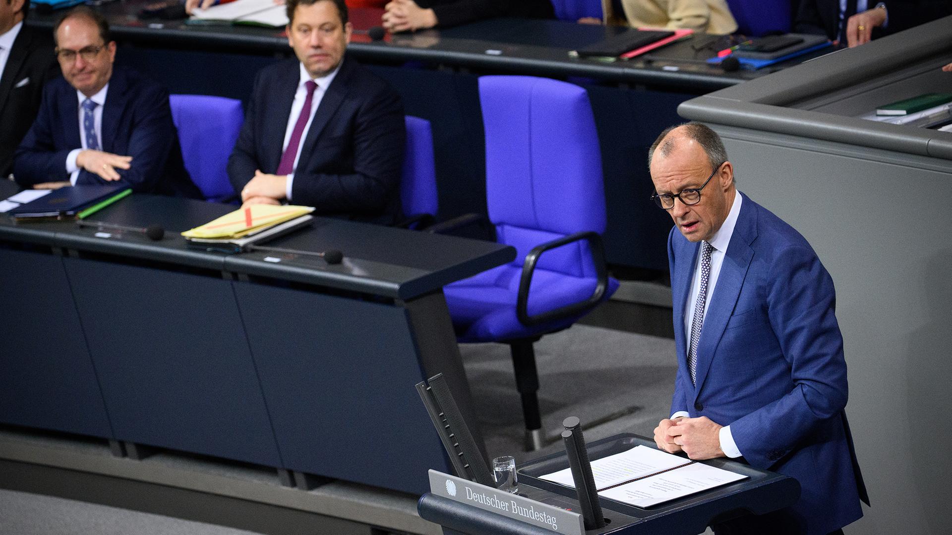 Friedrich Merz spricht im Bundestag. | dpa