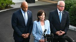 Wes Moore, Kathy Hochul und Tim Walz