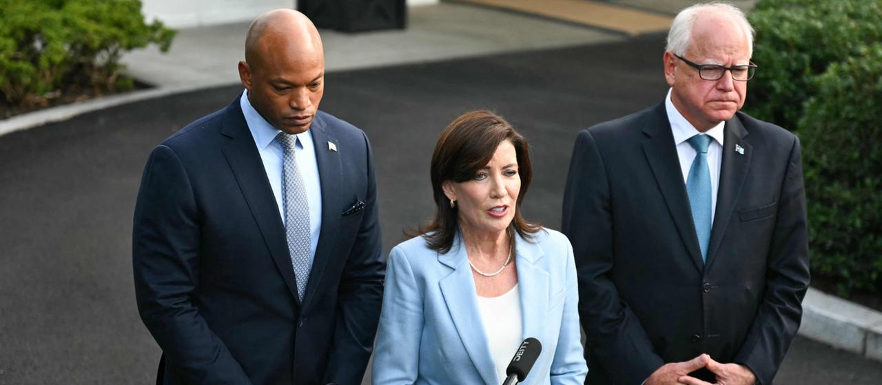 Wes Moore, Kathy Hochul und Tim Walz