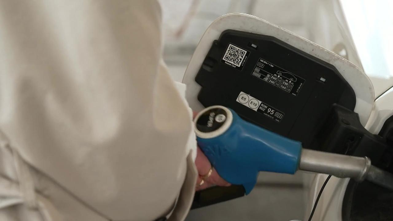 Wirtschaftsministerin Reiche will bei ihrem Nein zu Tankrabatten und Tempolimits bleiben