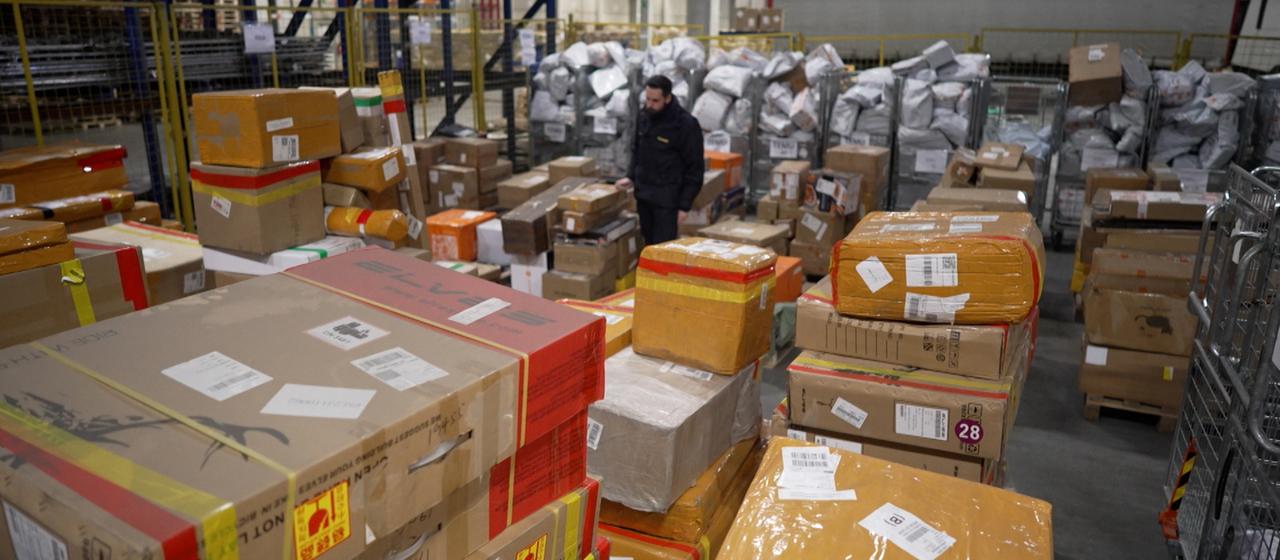 Wie chinesische Onlinehändler den europäischen Zoll austricksen |  tagesschau.de