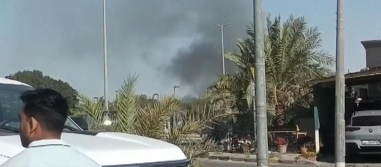 Rauch steigt rund um die Gegend der US-Botschaft in Kuwait-Stadt auf.