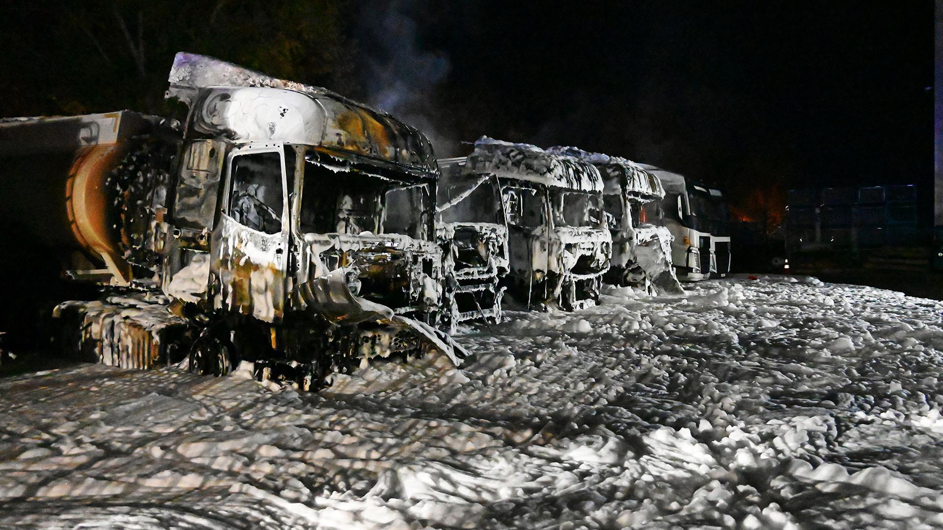 Märkisch-Oderland: Vier LKW in Herzfelde ausgebrannt