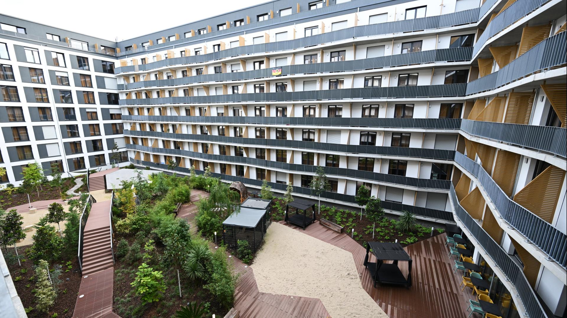 Blick in den Innenhof eines Studentenwohnheims in Frankfurt am Main. | dpa