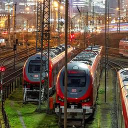 Stillstehende Züge am Frankfurter Hauptbahnhof.