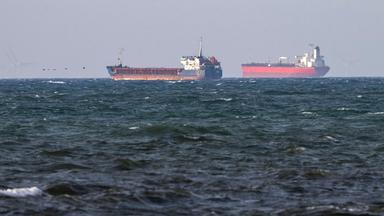  Zwei Tanker vor der Küste Schwedens - beide sollen zur sogenannten russischen Schattenflotte gehören