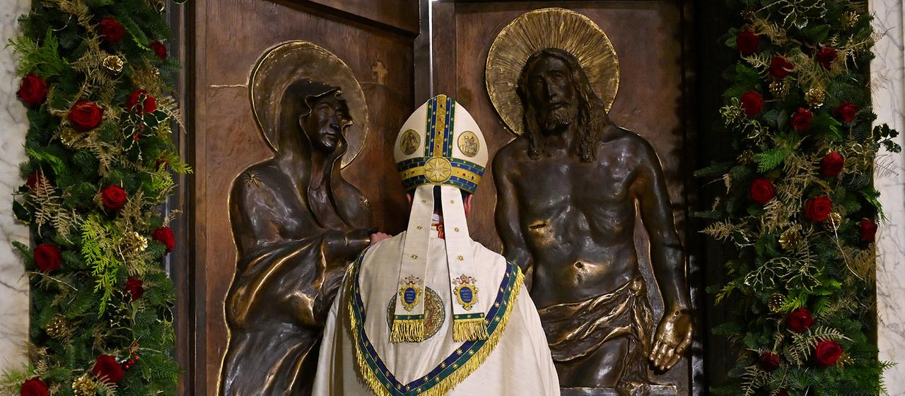 Der litauische Kardinal Rolandas Makrickas, Erzpriester der Papstbasilika Santa Maria Maggiore in Rom, feiert die Schließung der Heiligen Pforte.