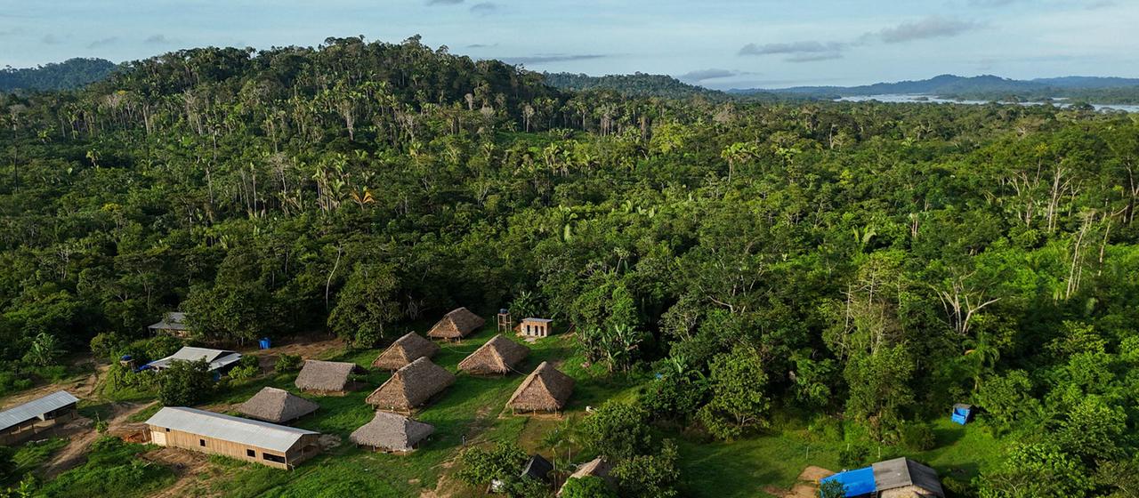 Dorfes Ita'aka im Koatinemo-Indigenengebiet im Amazonas-Regenwald, Brasilien.