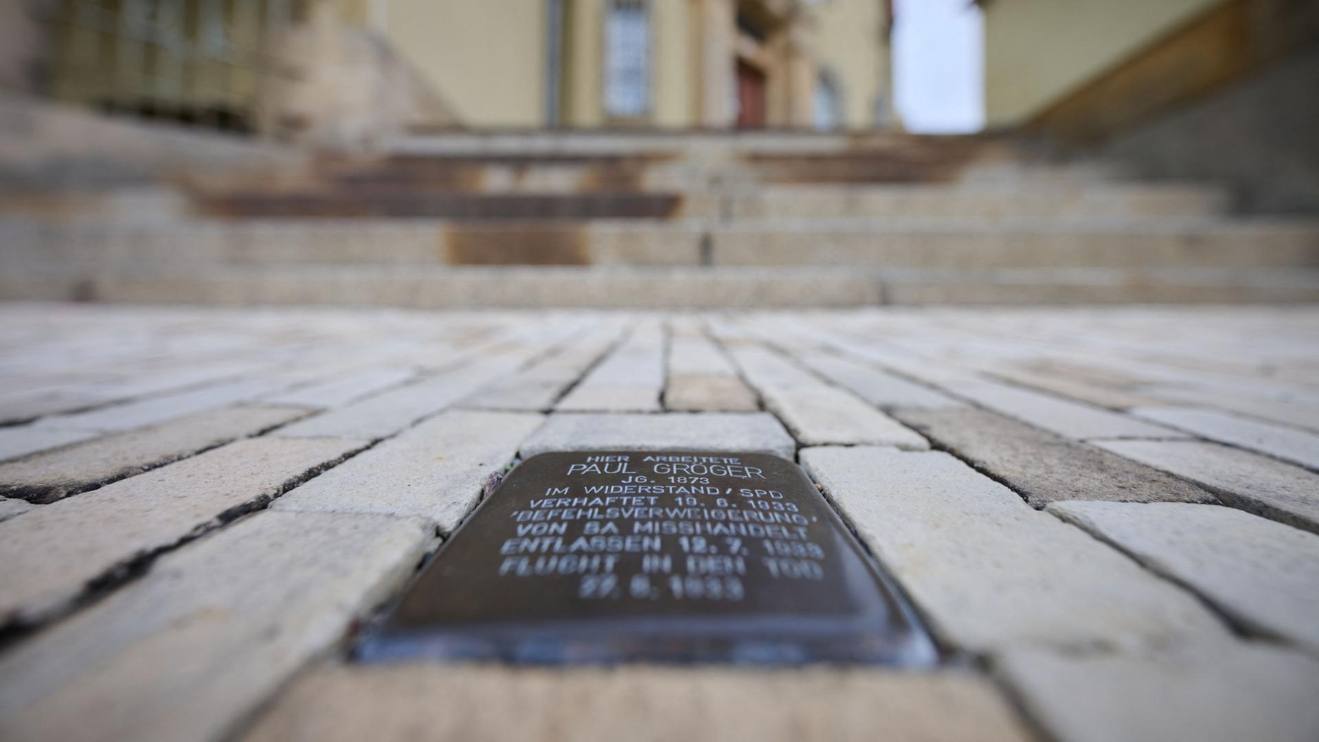 Bildungsministerin Prien: "Verbot von Stolpersteinen ist Skandal"