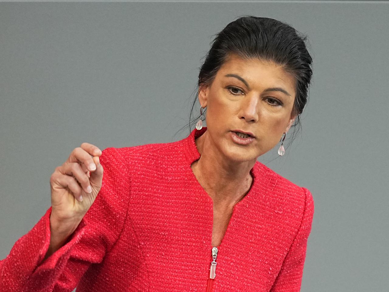 Wagenknecht legt Parteivorsitz ab: Neue Führung für das BSW