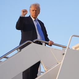 US-Präsident Trump beim Einsteigen in die Air Force One