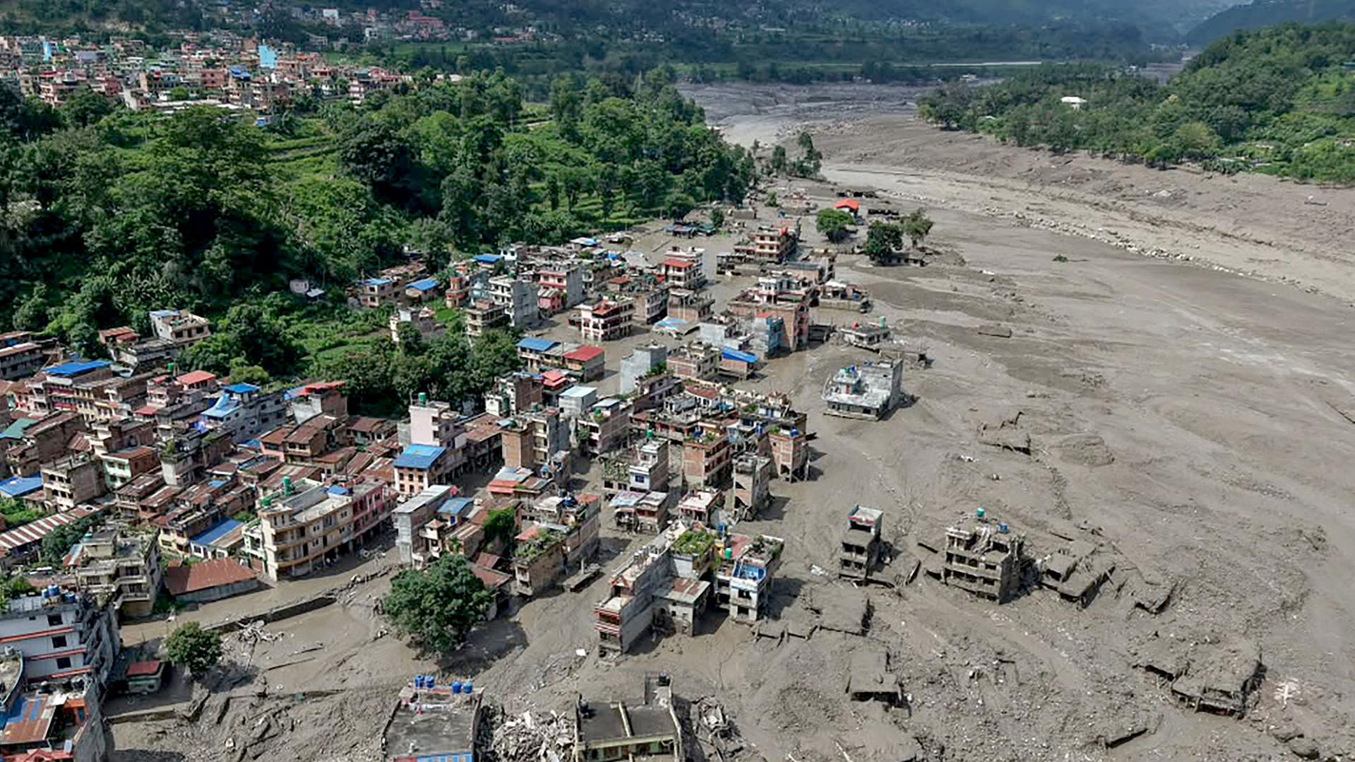Viele Tote nach Sturzflut in Nepal - Hunderte Reisende vermisst